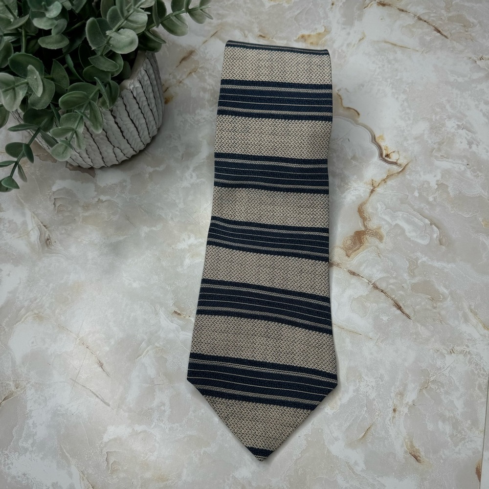 NWT Austin Grey Men's 100% Silk Tie 3 7/8"‎ - 57"